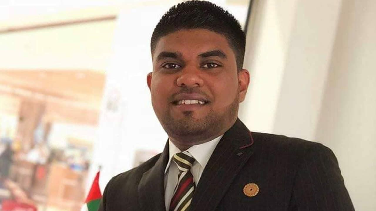 Essam Limbajee est d’origine mauricienne et a vu le jour à Dubaï.